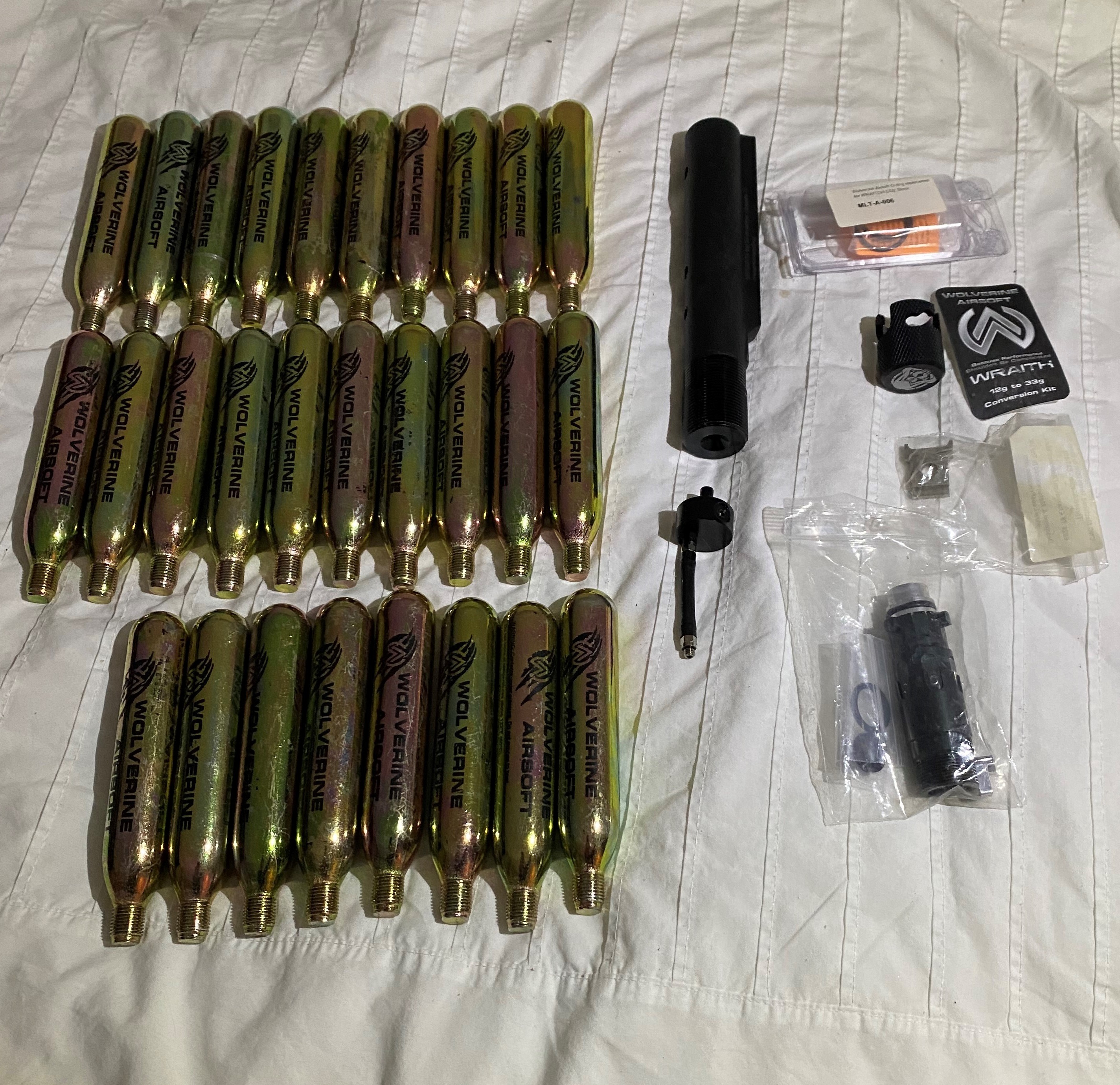 Wolverine wraith CO2 stock met 33g Co2 cart. Airsoft Bazaar