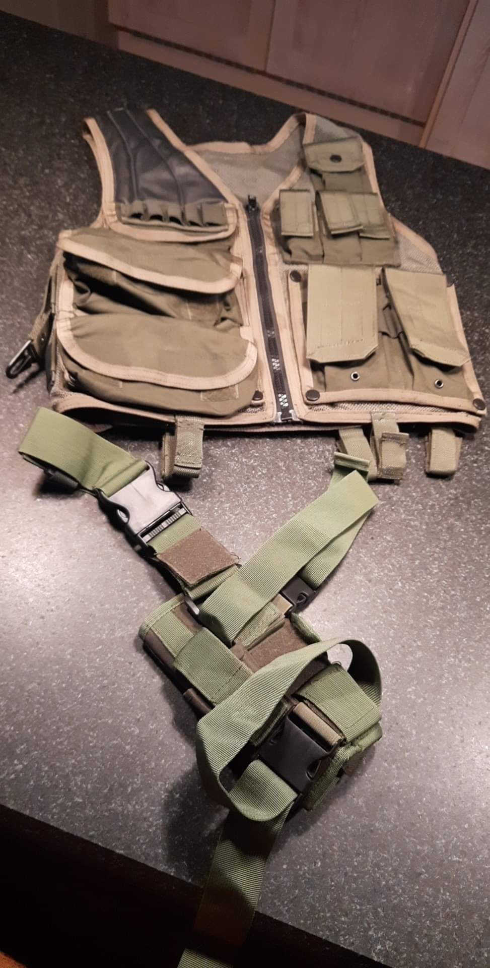 Tactical vest + holster Airsoft Bazaar